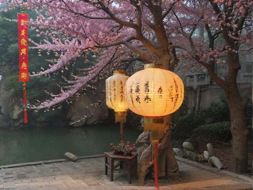 深圳品茶桑拿工作室的现代桑拿房,营造出极简而私密的放松氛围